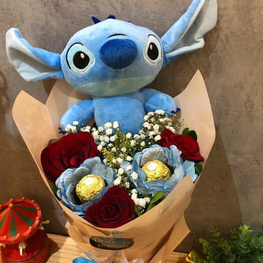 BUQUÊ AMOR COM PELUCIA E BOMBONS