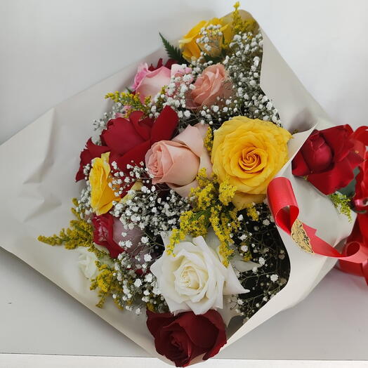 Bouquet 12 rosas coloridas