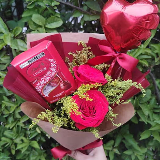 Buquê Duo de Rosas Vermelha Colombianas com Lindt e Balão