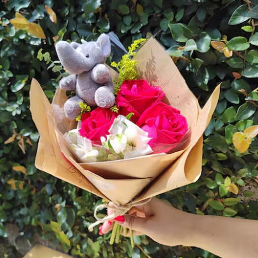 Buquê de 3 Rosas Colombianas com Ursinho.Buquê de 3 Rosas Colombianas com Ursinho