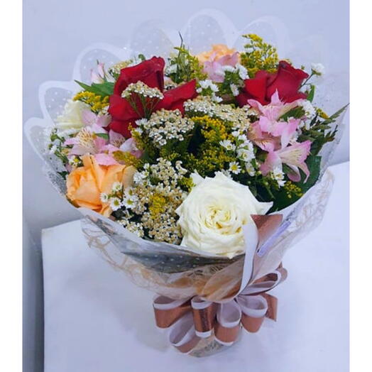 Buquê com 12 Rosas Nacionais Coloridas