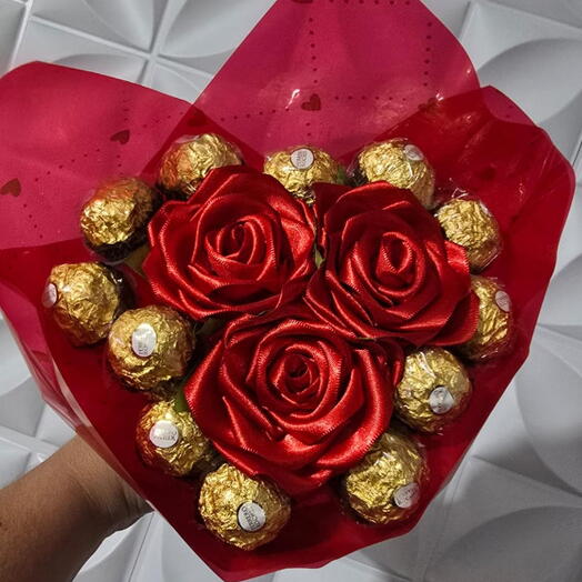 Buquê Trio Rosas e Ferrero Rocher