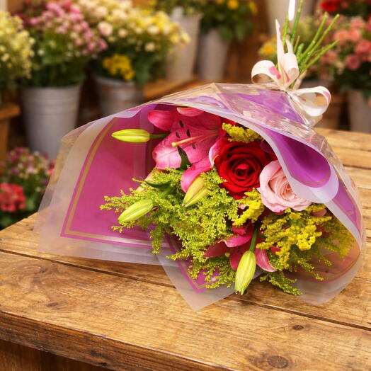 Bouquet lirios rosas ,rosas vermelhas e rosas cor de rosas