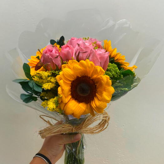 Buquê Serenata de Girassois Cor de Rosa – Um Presente Radiante e Inesquecivel