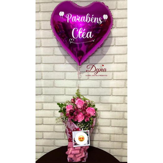 Ramalhete Com 4 Rosas, Balão Personalizado e Fotos Polaroid