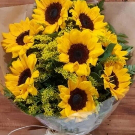 Lindo Buque com 6 girassol  e tango