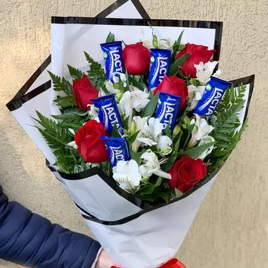 Buquê Rosas e Lacta ao Leite