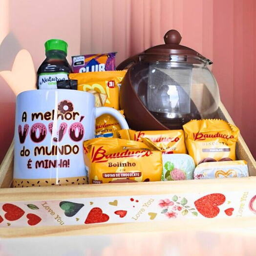 Cesta Vo de Cafe da Manhã com Chaleira e Caneca Avo " Inspiração Flork " - Avo Perfeita e Você