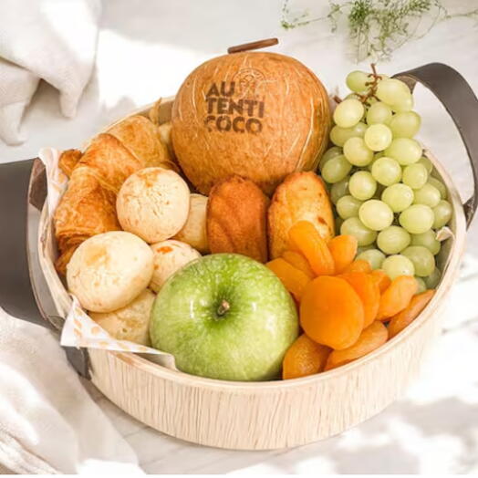 Cesta Cafe Da Manhã Com Frutas E Pães