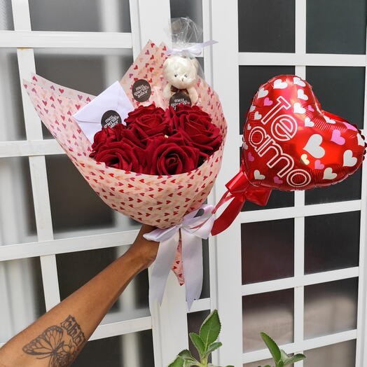 Buquê de Flores vermelhas + kit
