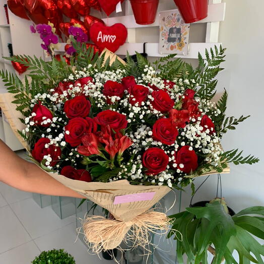 Buquê Tradicional com 18 Rosas