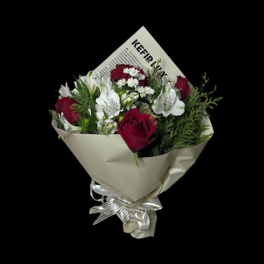 Buquê classico de rosas e astromelias