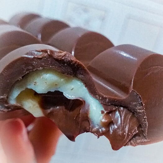 Barra de chocolate recheada ninho com chocolate trufado ou ninho com creme de avelãs ou chocolate branco com ninho