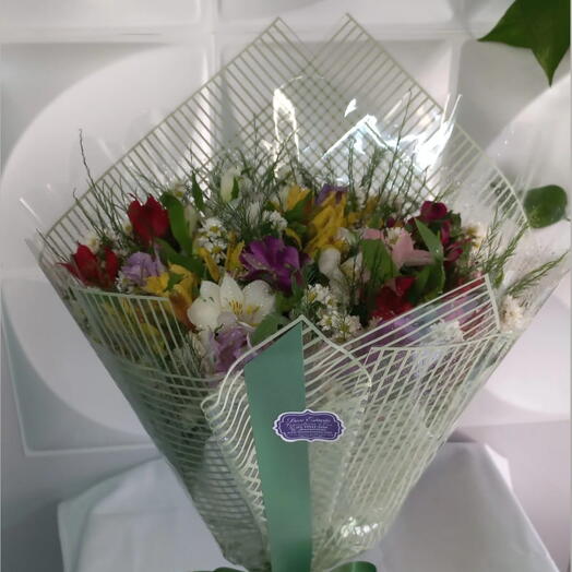 Ramalhete Misto de Astromelias Alegres