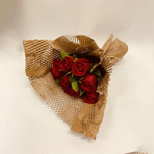 Buquê de Rosas Vermelhas com Folhagem