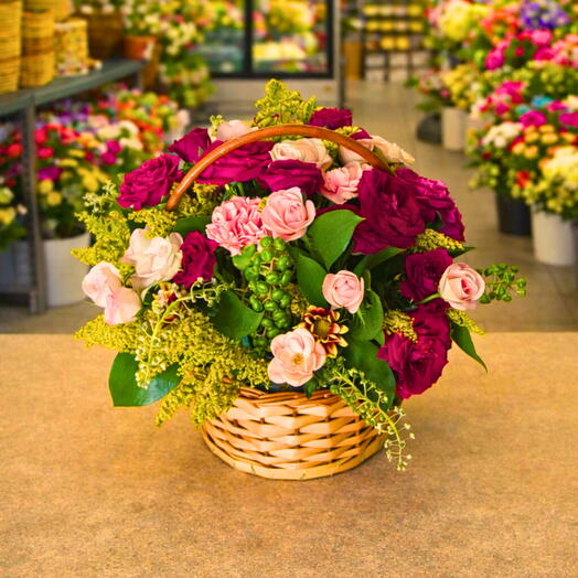 Cesta de Vime com Flores Diversificadas Naturais