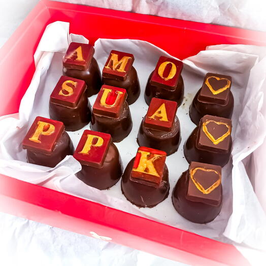 Caixa com 12 bombons decorados personalizados