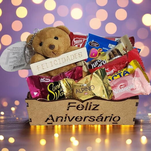 Cesta Feliz Aniversario com mini Urso "Felicidades" e Chocolates