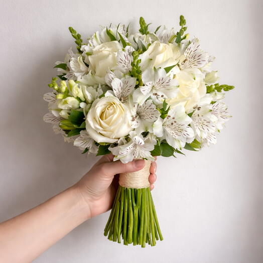 Buque de Noiva Rosas Branca e Asltromelia