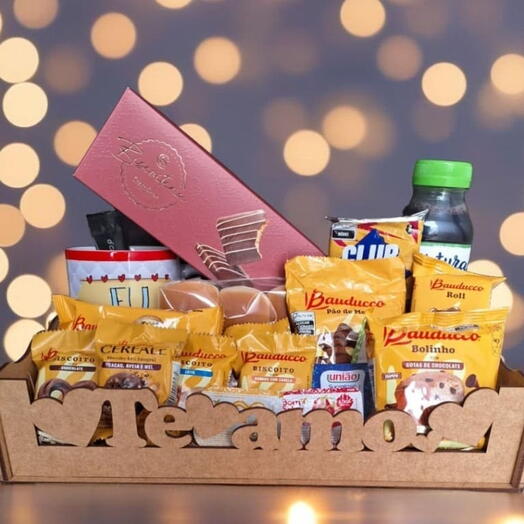 Cesta Cafe da Manhã " Te Amo" com Caneca Personalizada