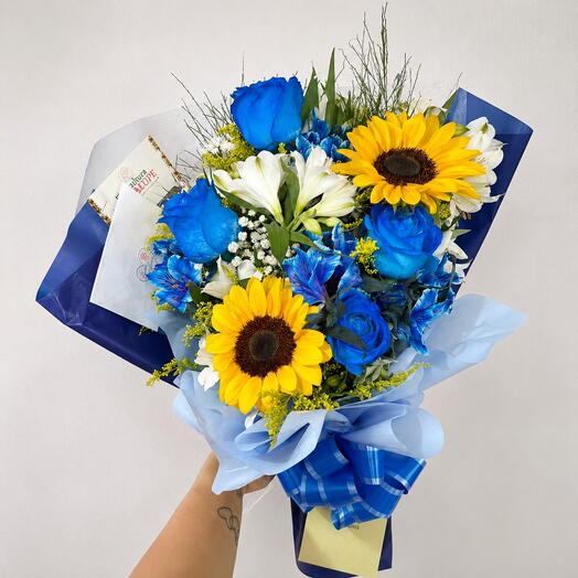 Buquê 4 Rosas Azuis e 2 Girassois