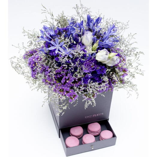 Arranjo Lilas e 9 Macarons na Caixa