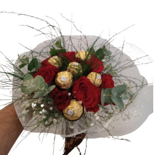 BUQUE DE ROSAS COM CHOCOLATE