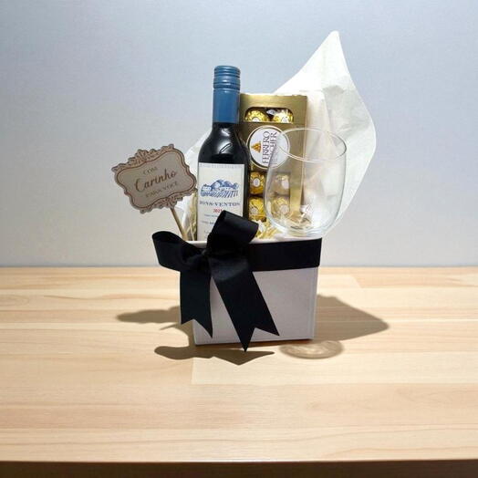 9. Cesta de Vinho e Taça P