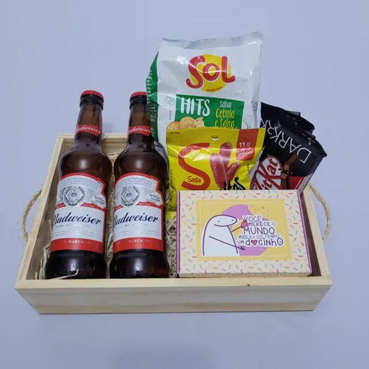 Cesta com Cerveja, Salamitos e Caixa de Chocolates