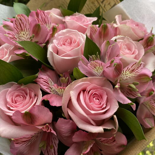 Buquê Rosas e Astromelias