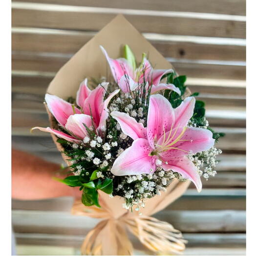 Buquê de Lirios Rosa – Encanto, Aroma e Emoção em Cada Flor