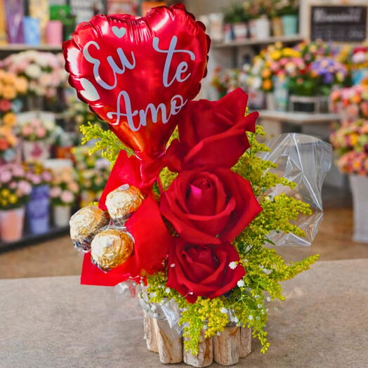Arranjo com Rosas Vermelhas e 3 Bombons Ferrero Rocher