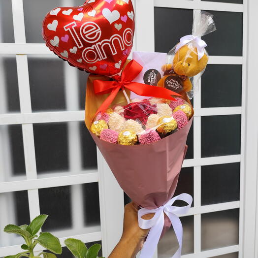 Dia das Mães - Buquê de morangos, rosa e Ferrero Rocher Ternura + kit