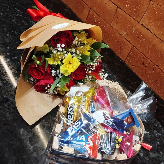 Kit Buquê de Rosas Mais Coração de Chocolate