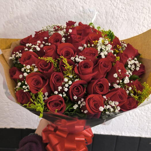 Magnifico Buquê De 50 Rosas Vermelhas