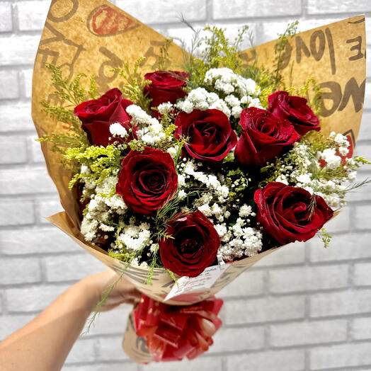 RAMALHETE CLASSICO 8 ROSAS VERMELHAS