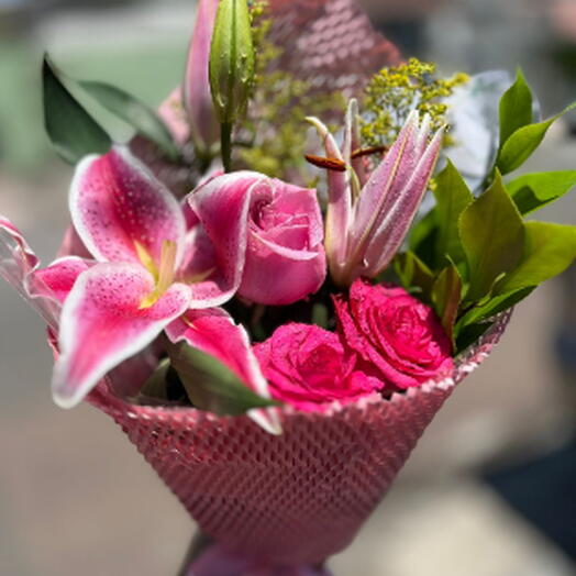 Buquê de Rosas com Lirio