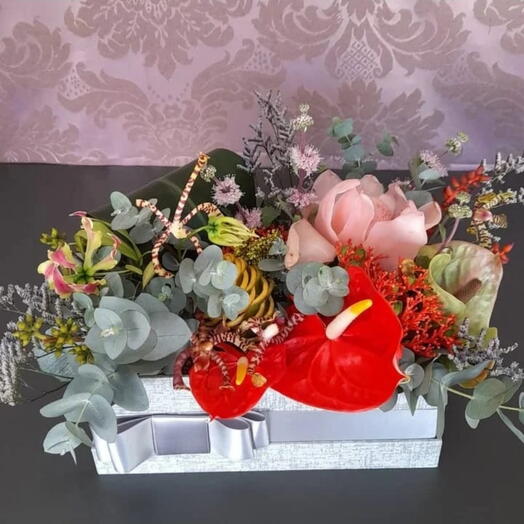 Box com Flores Tropicais