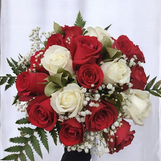Buquê de Noiva Rosas Vermelhas e Brancas