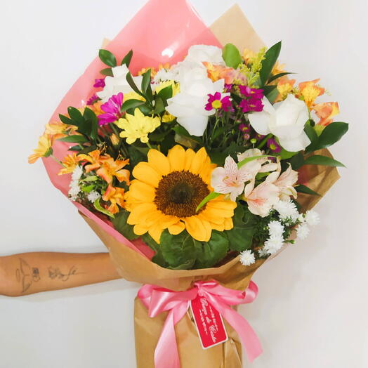 Buquê de Flores Variadas, Girassol, Rosas e Astromelias