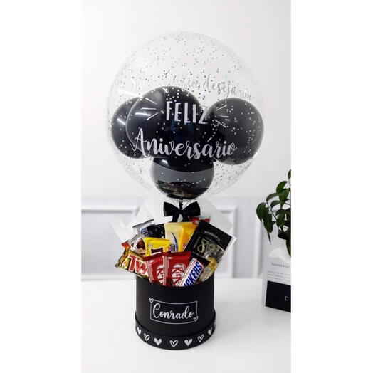 Feliz Aniversario Box e balão
