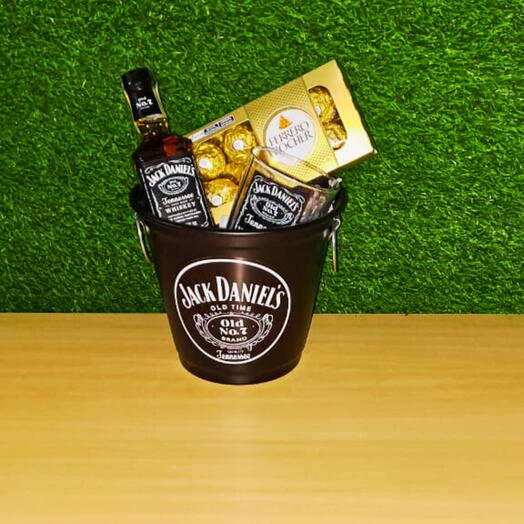 Cesta Whisky Jack Daniels e Bombom Ferrero Rocher