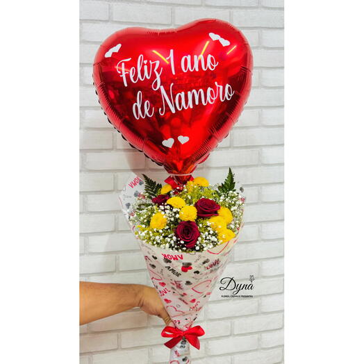 Ramalhete com 3 Rosas e 1 Balão Personalizado na Vareta