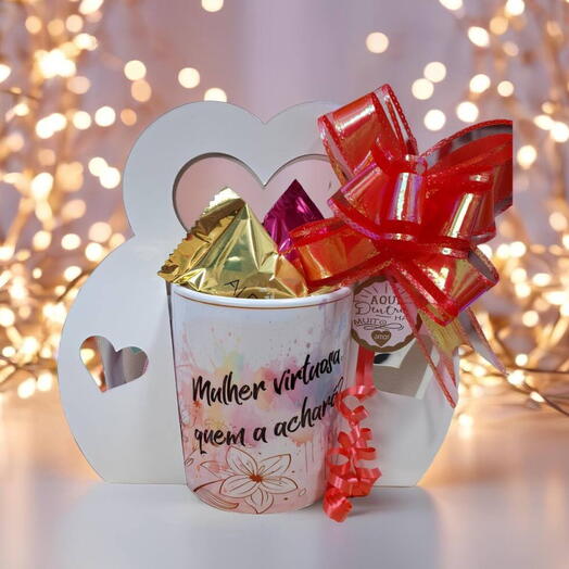 Caneca Mulher Virtuosa com Chocolates na caixa Coração