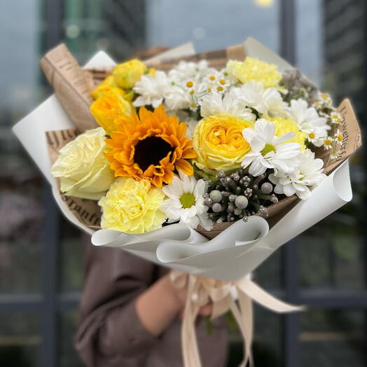Buquê com Girassol, Peonia Amarela e Crisântemo