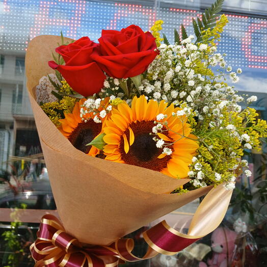 Ramalhete de Rosas e Girassois