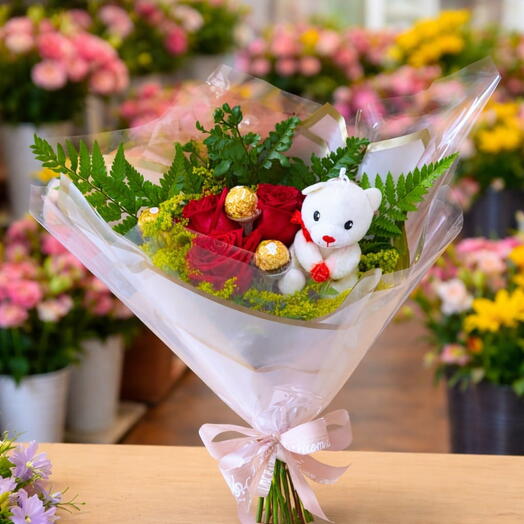 Bouquet 3 Rosas, Bombons e Mini Urso de Pelucia