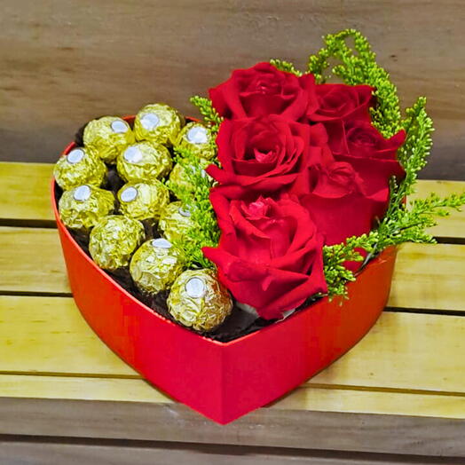 Caixa Box Coração com Rosas Vermelhas e Ferrero Rocher