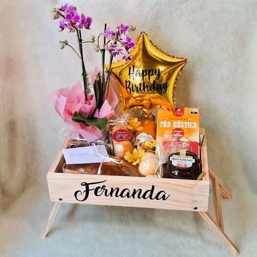 Bandeja de Cafe na Cama com Balão e Orquidea