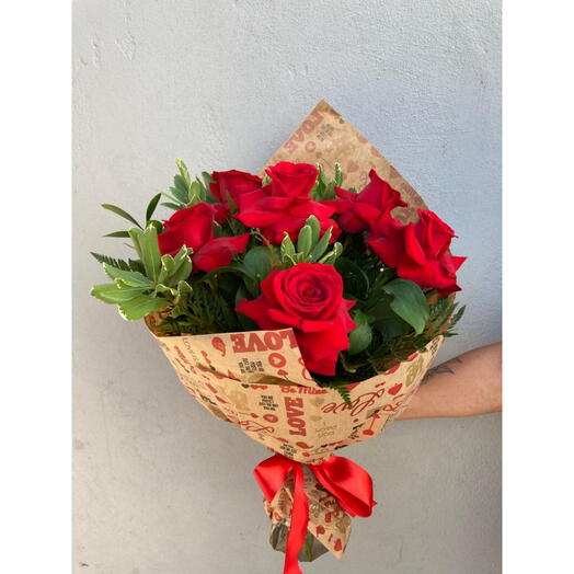 Buquê com 06 Rosas Importadas